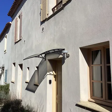 Quiet Property With New Aircon And Walkable River Swimming Feriehus