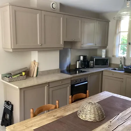 Quiet Townhouse With New Aircon And Walkable River Swimming *