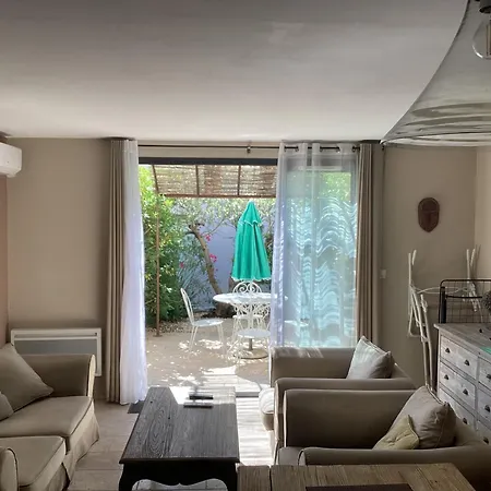 Quiet Townhouse With New Aircon And Walkable River Swimming